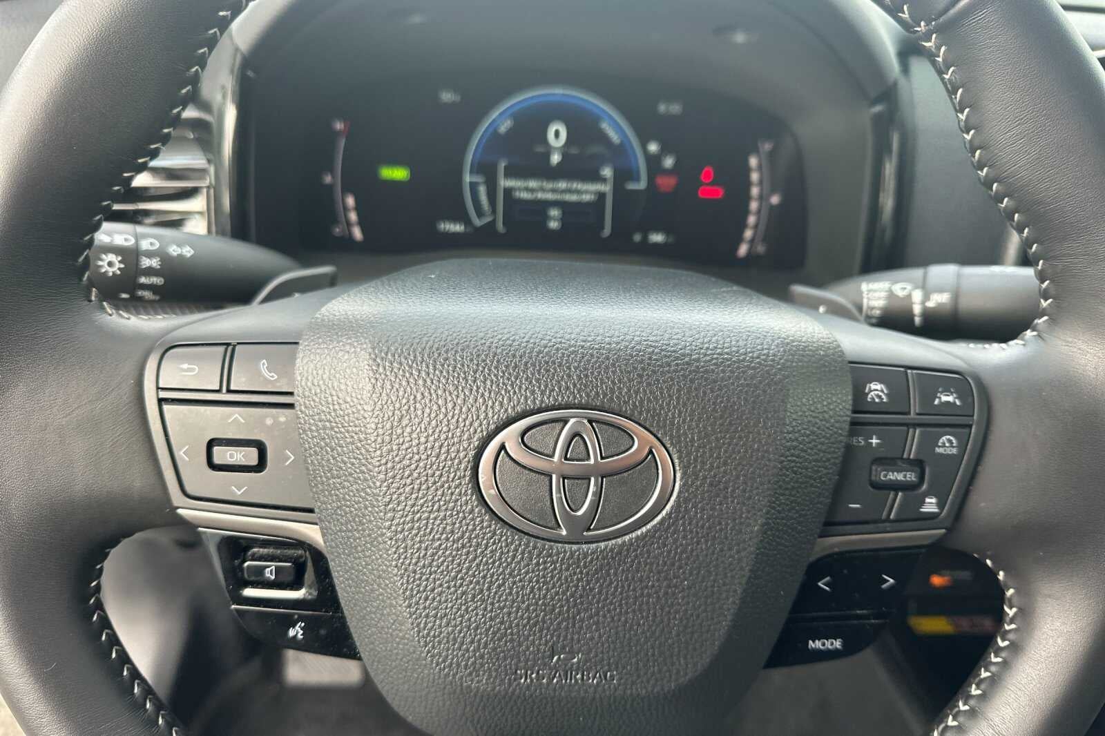 2025 Toyota Camry SE 4D Sedan