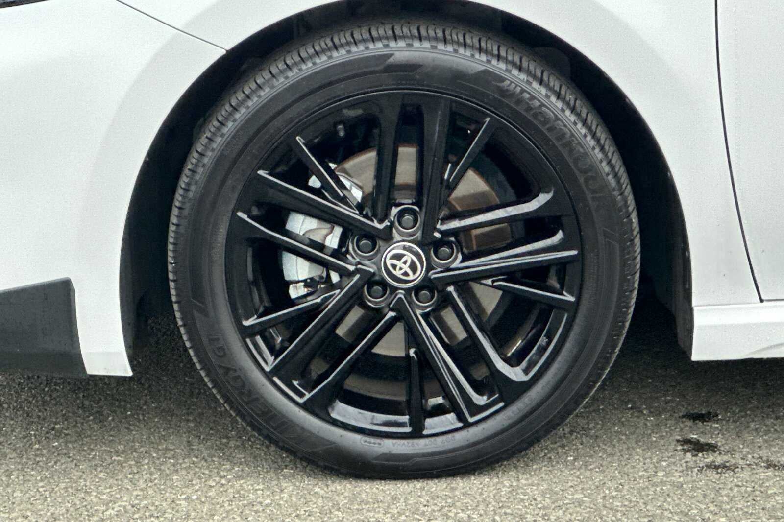 2025 Toyota Camry SE 4D Sedan