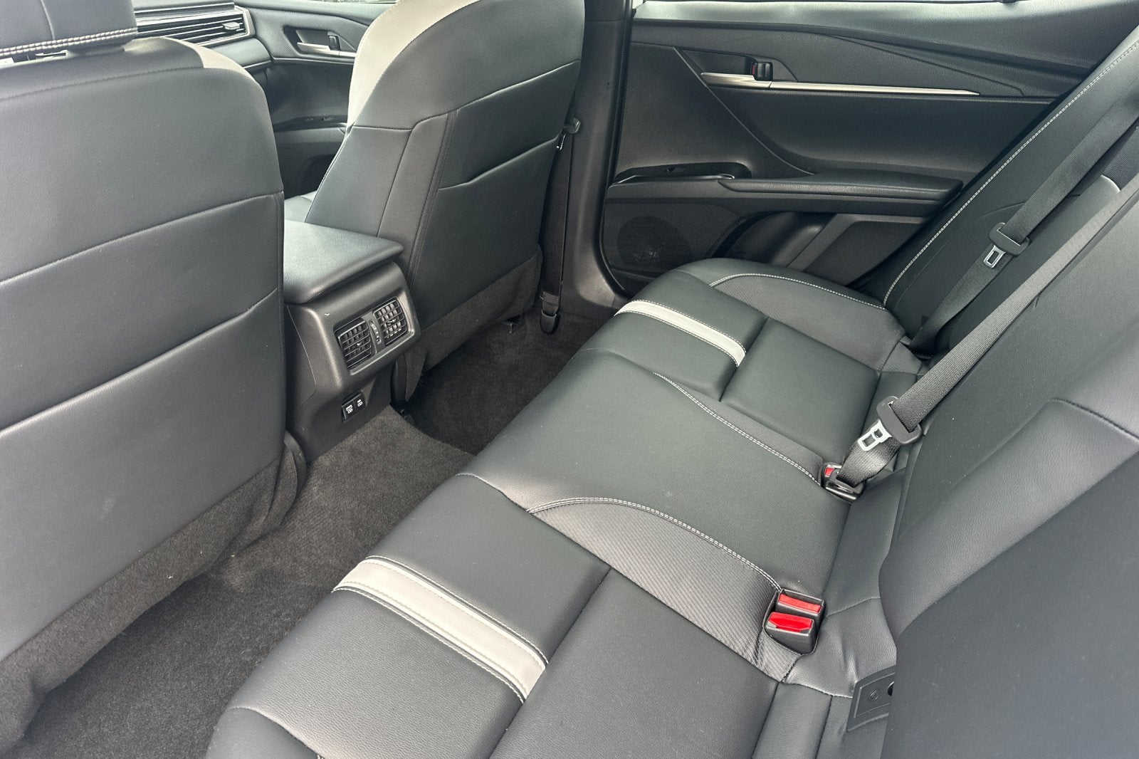 2025 Toyota Camry SE 4D Sedan