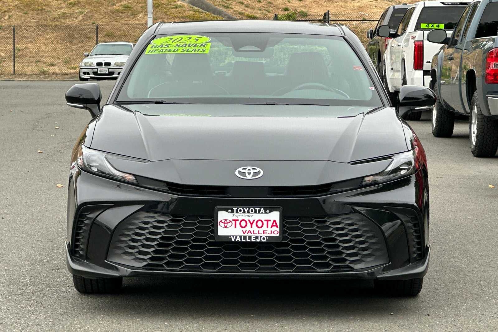 2025 Toyota Camry SE 4D Sedan
