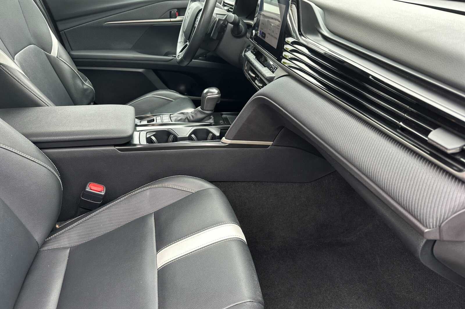 2025 Toyota Camry SE 4D Sedan