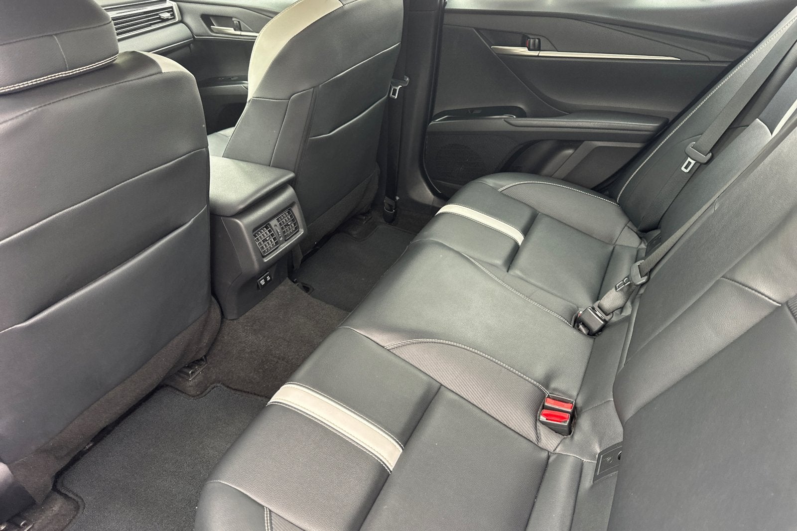 2025 Toyota Camry SE 4D Sedan