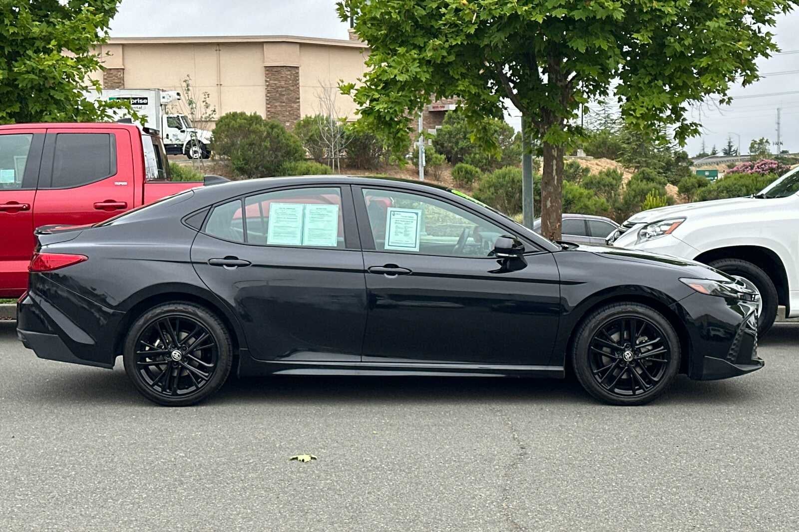 2025 Toyota Camry SE 4D Sedan