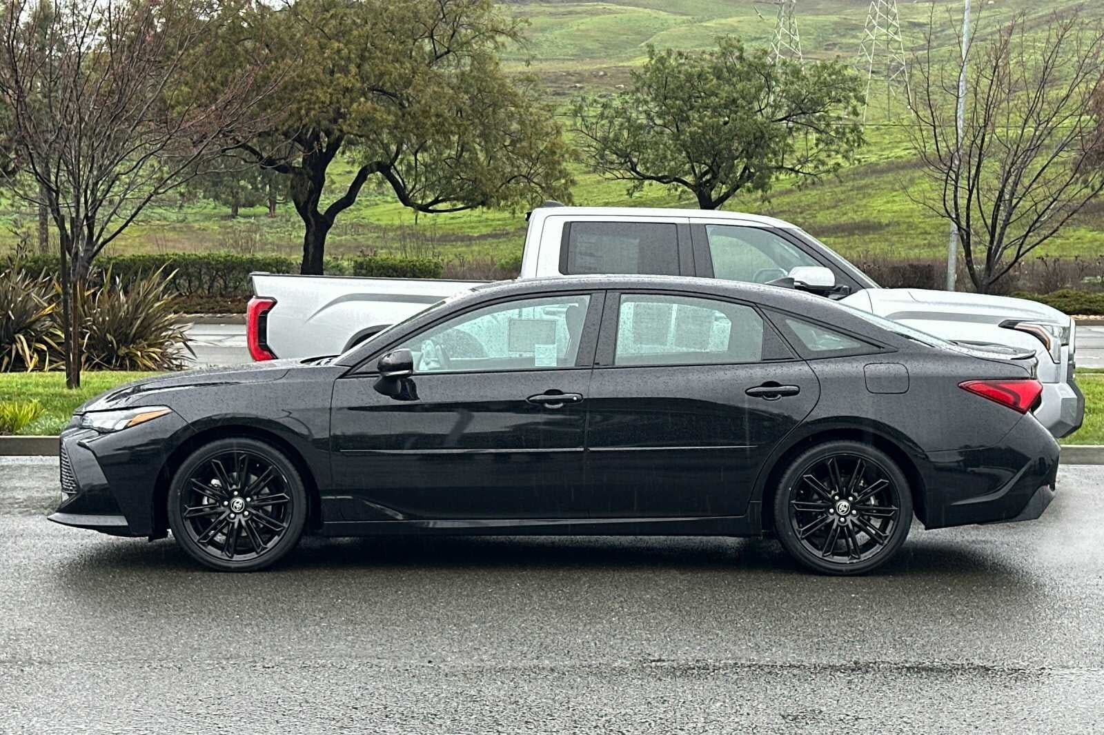 2022 Toyota Avalon Hybrid XSE Nightshade