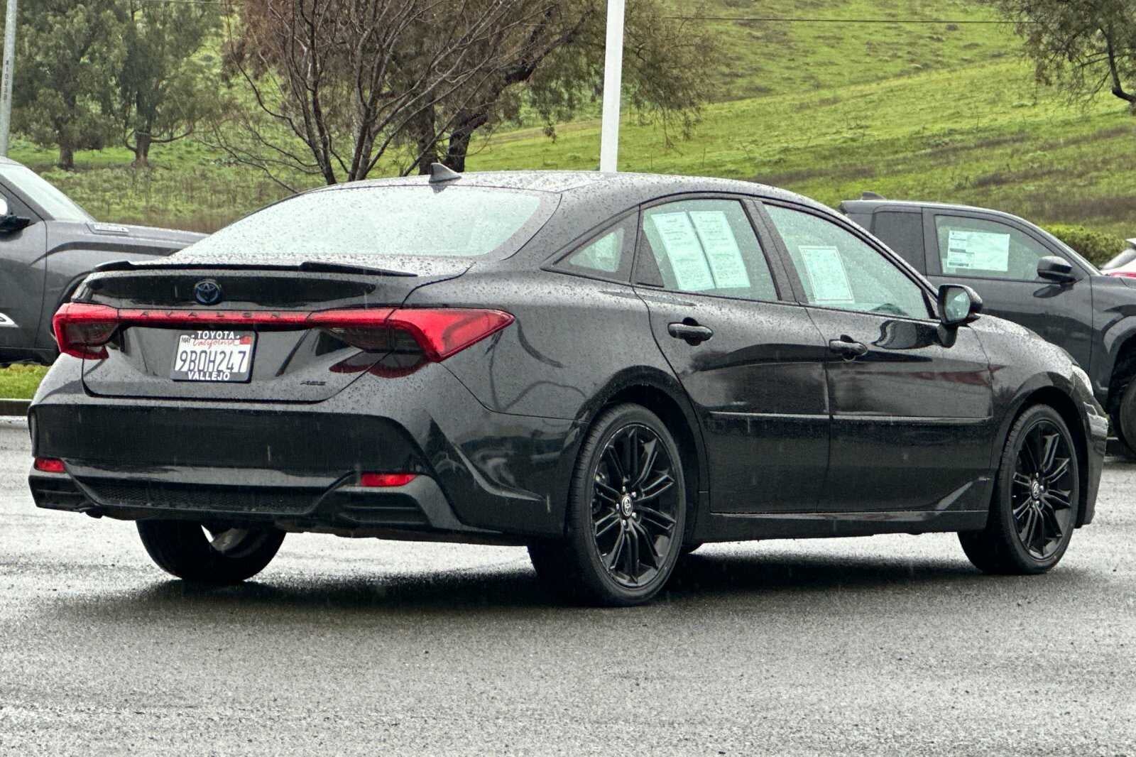 2022 Toyota Avalon Hybrid XSE Nightshade