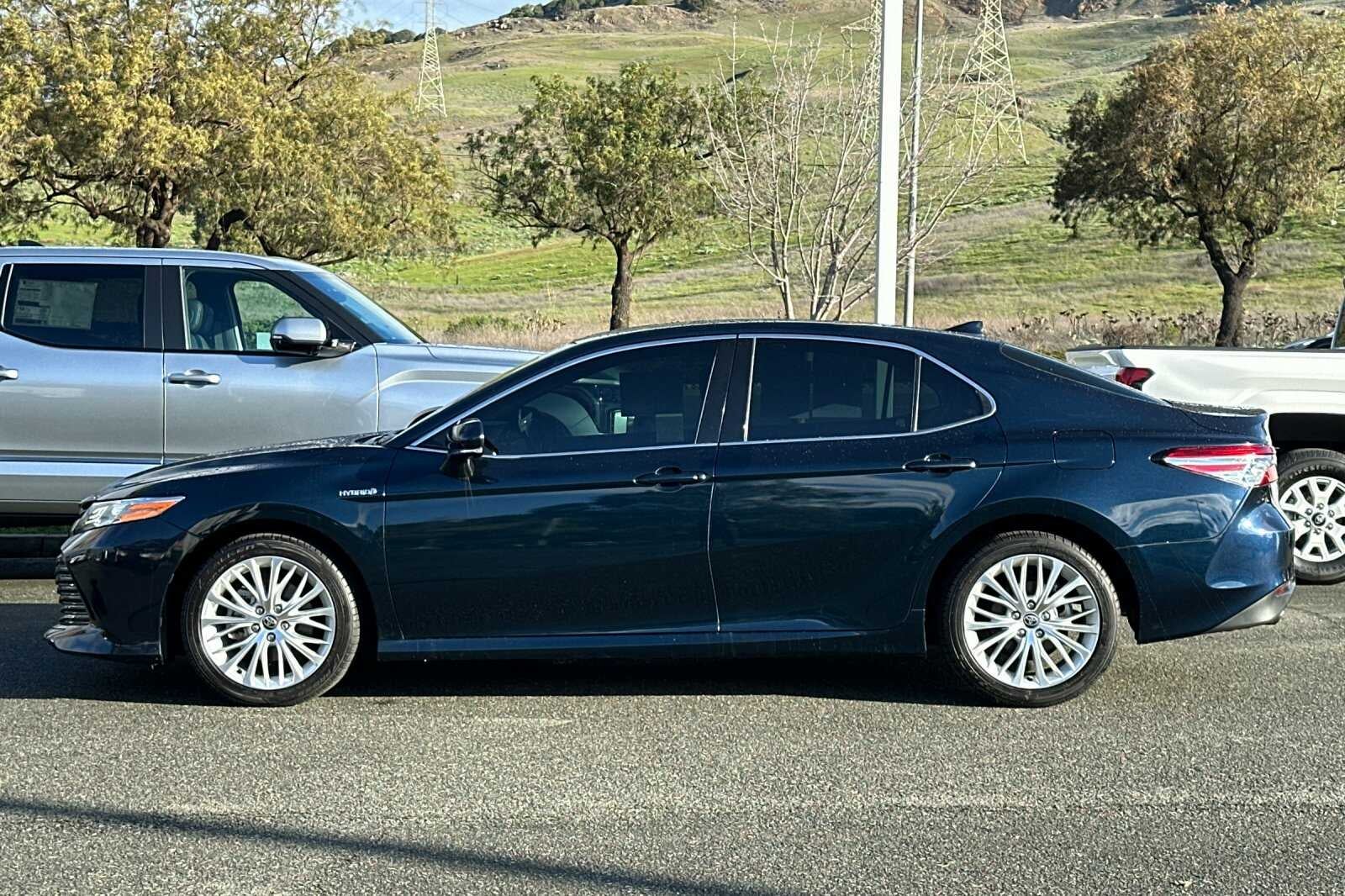 2020 Toyota Camry Hybrid XLE