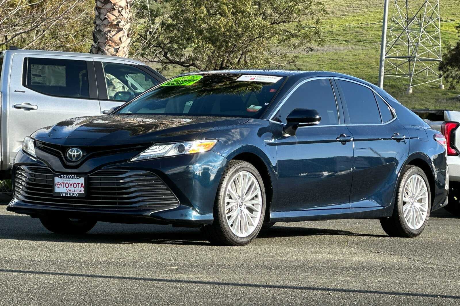 2020 Toyota Camry Hybrid XLE