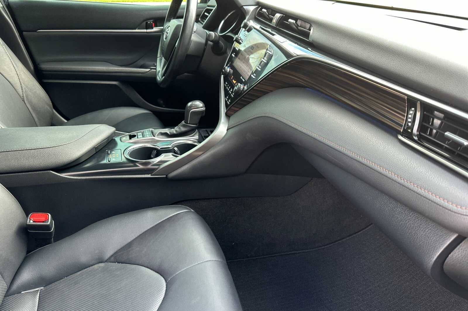 2020 Toyota Camry Hybrid XLE