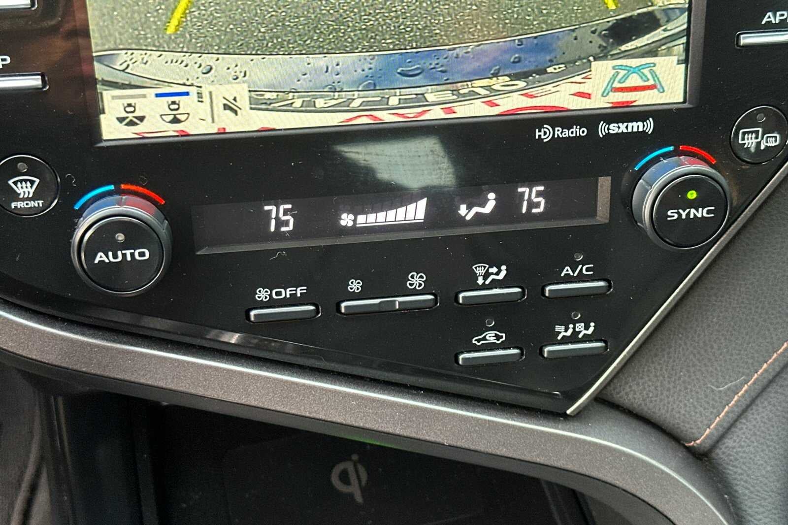 2020 Toyota Camry Hybrid XLE