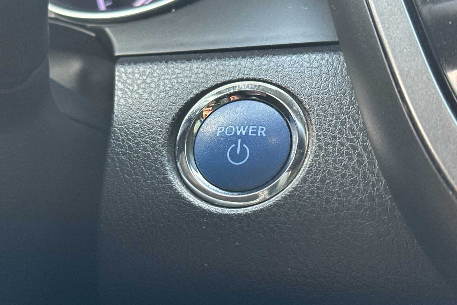 2020 Toyota Camry Hybrid XLE