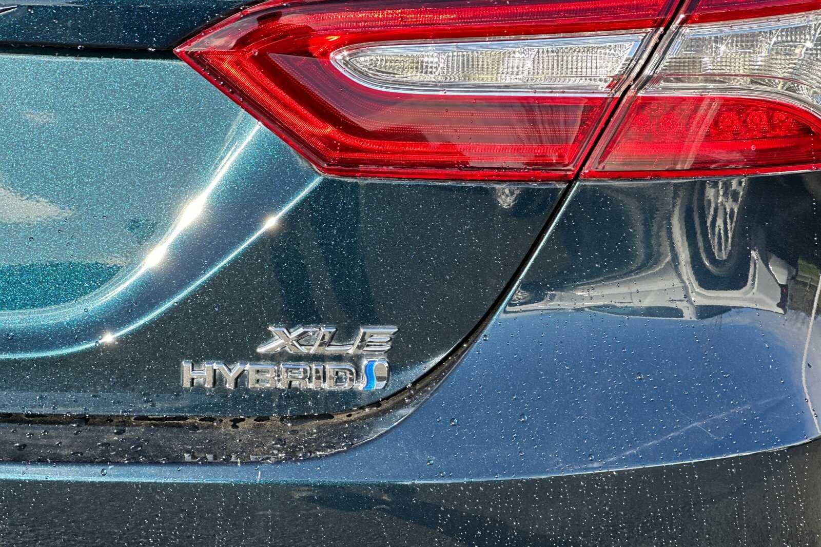 2020 Toyota Camry Hybrid XLE