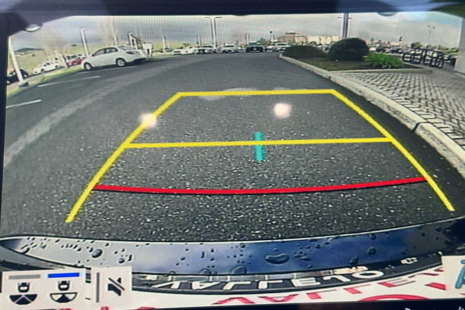 2020 Toyota Camry Hybrid XLE