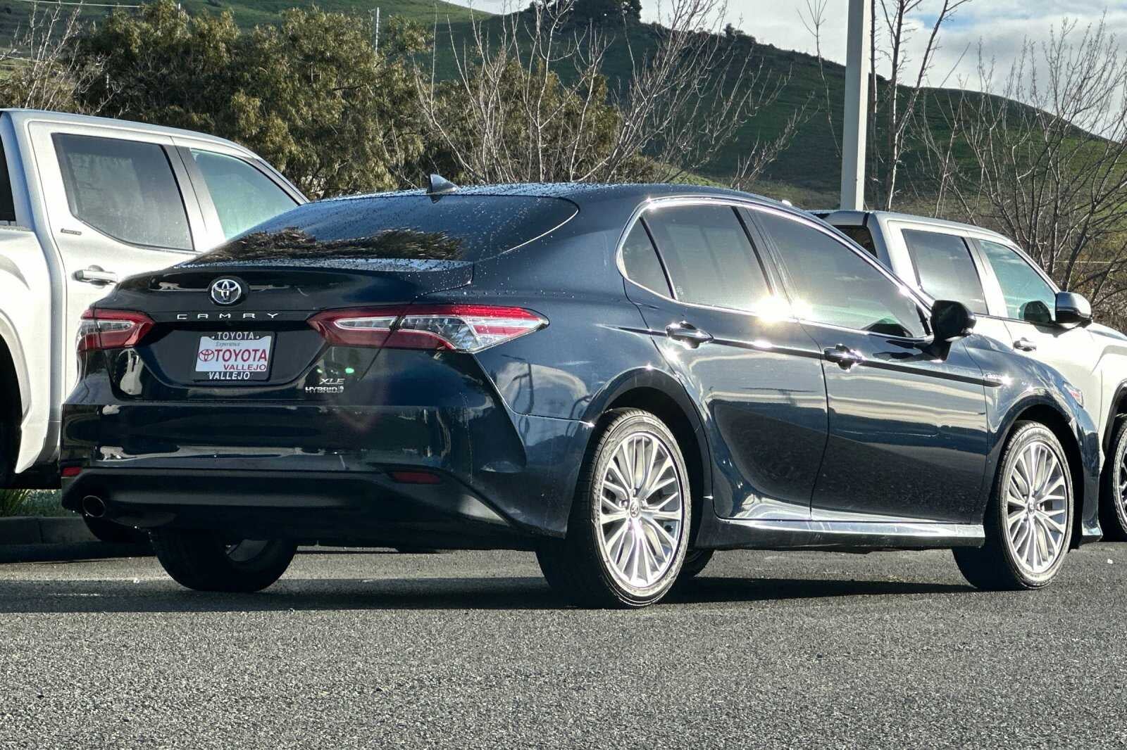 2020 Toyota Camry Hybrid XLE
