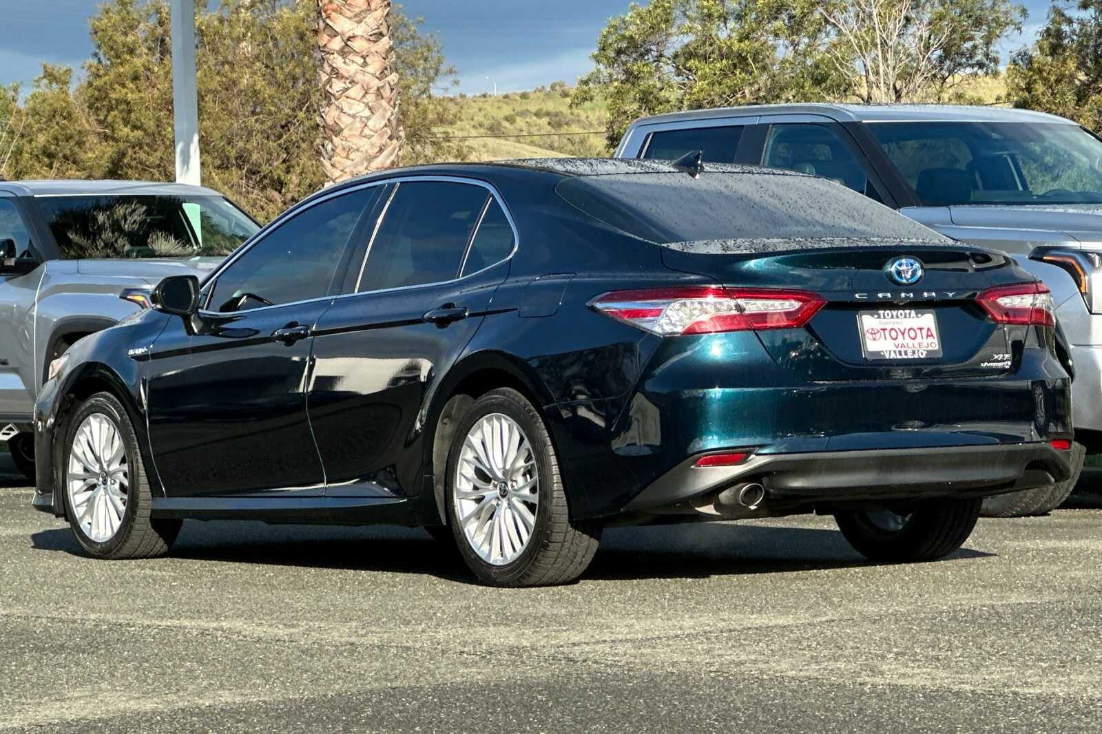 2020 Toyota Camry Hybrid XLE
