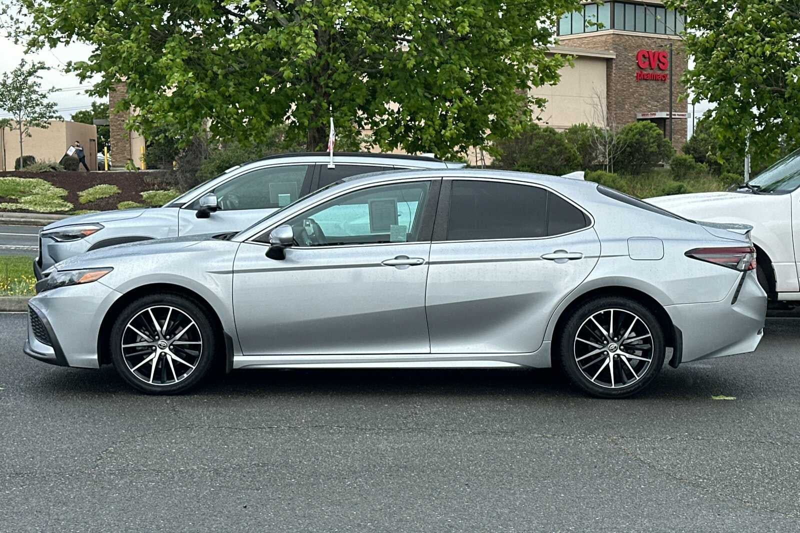 2021 Toyota Camry SE 4D Sedan