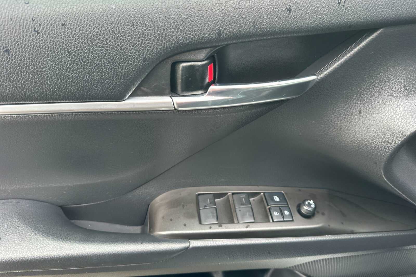 2021 Toyota Camry SE 4D Sedan