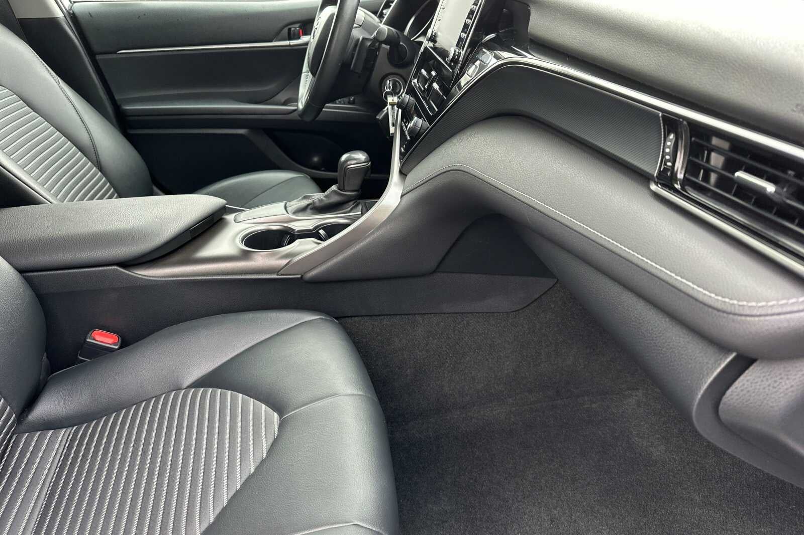 2021 Toyota Camry SE 4D Sedan