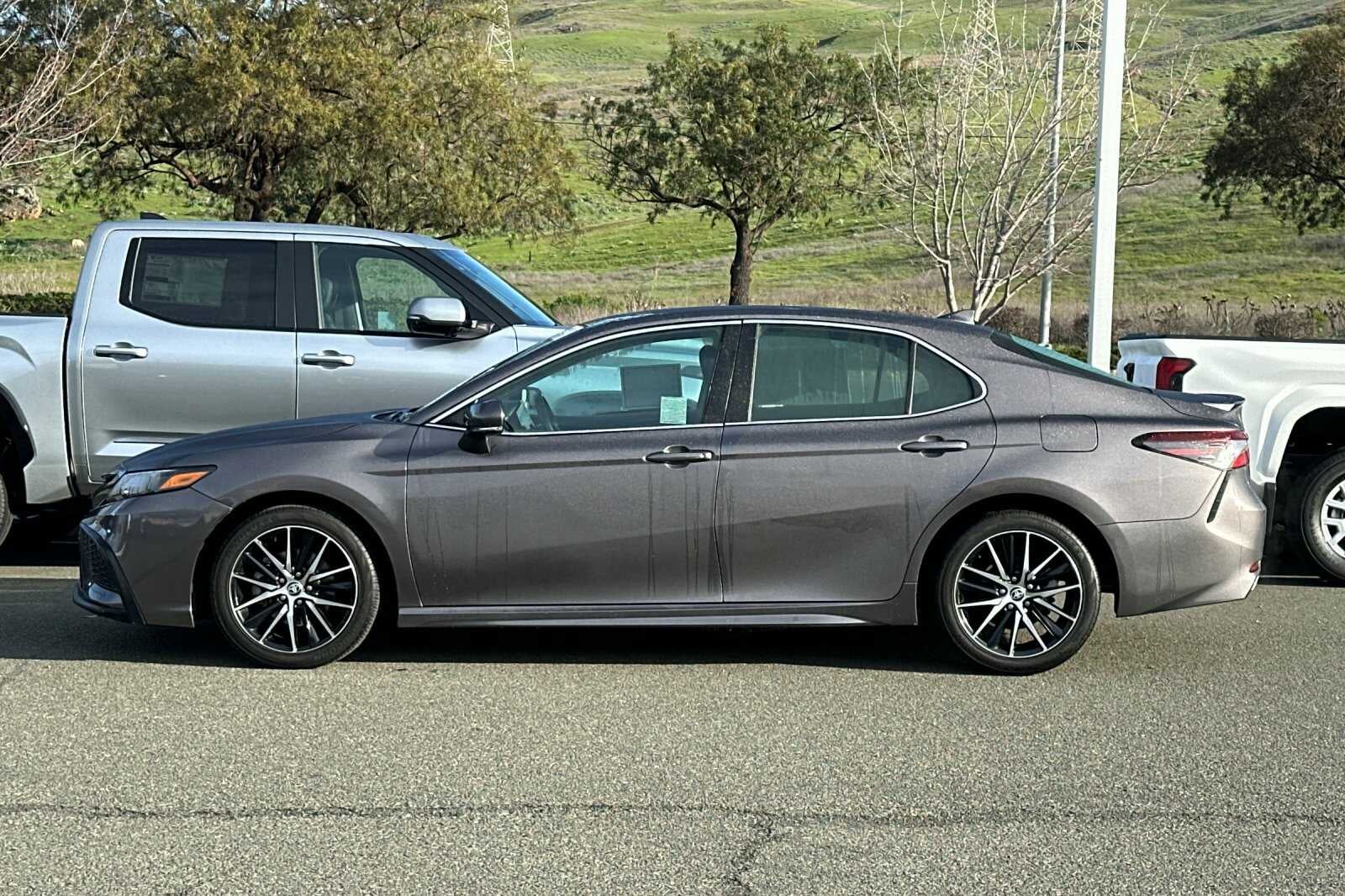 2022 Toyota Camry SE 4D Sedan