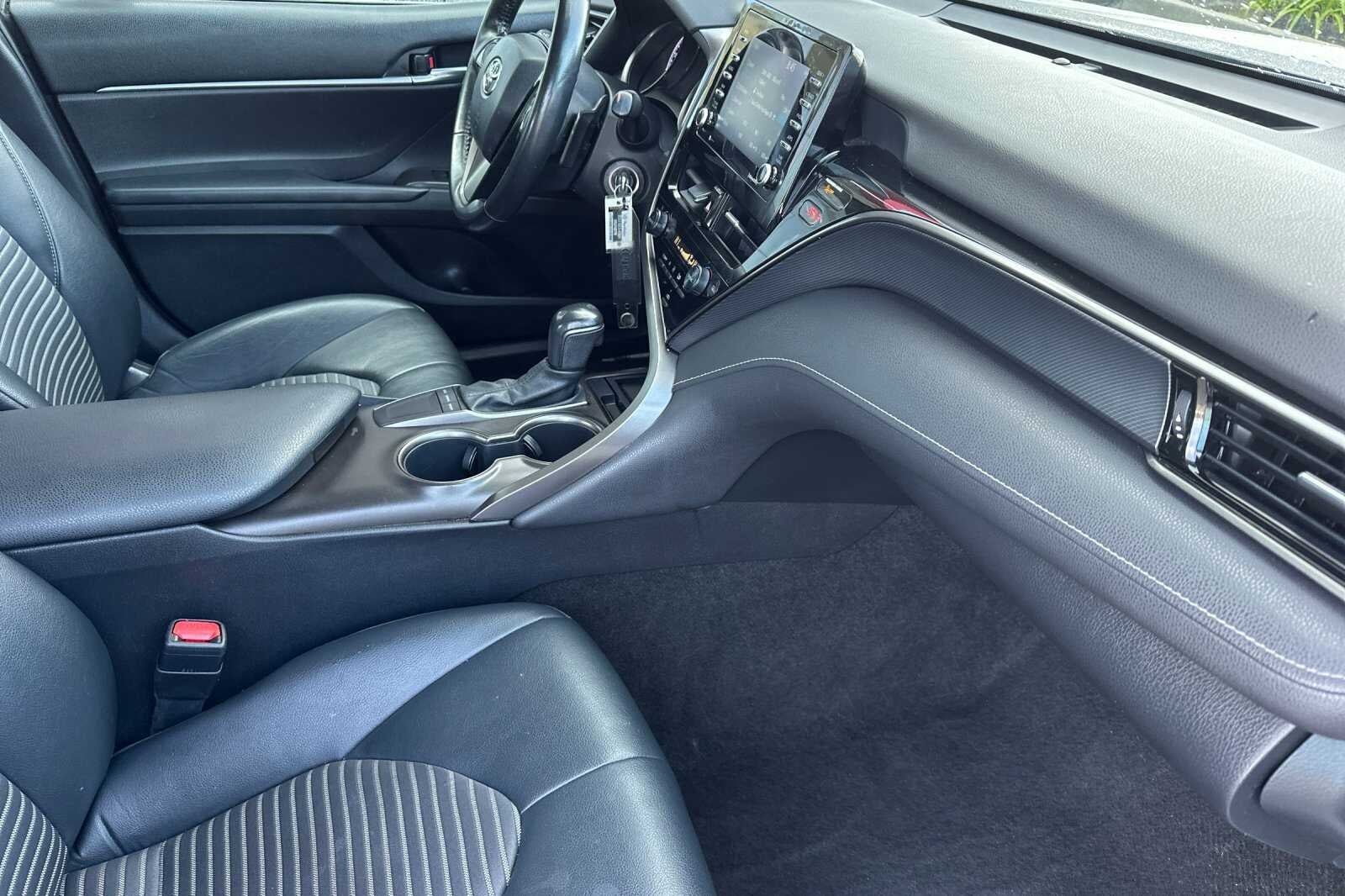 2022 Toyota Camry SE 4D Sedan