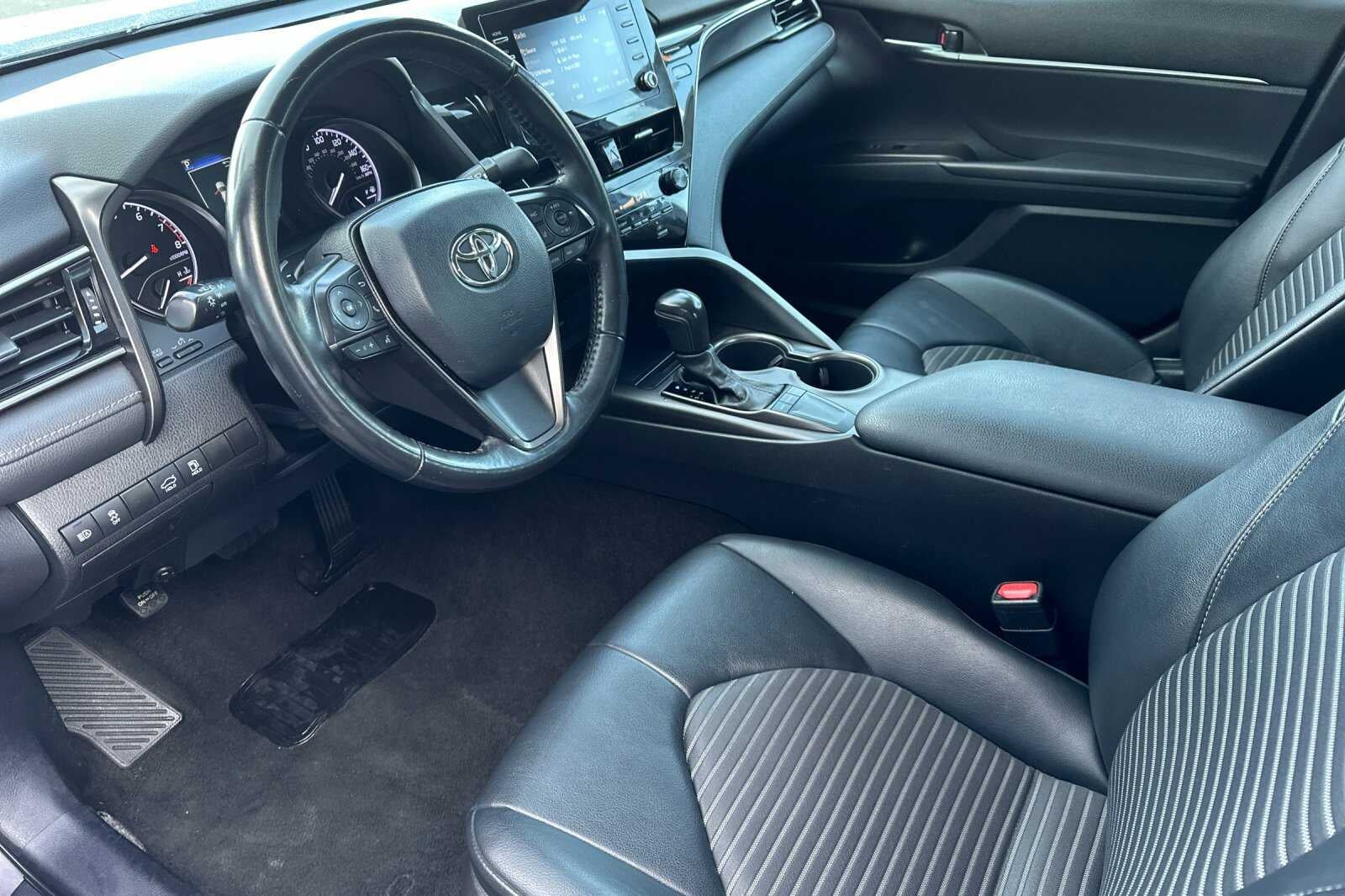 2022 Toyota Camry SE 4D Sedan