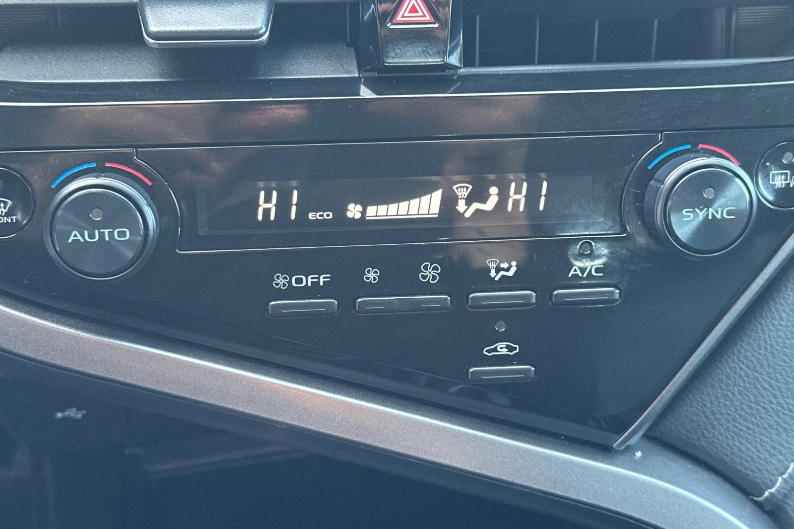 2022 Toyota Camry SE 4D Sedan