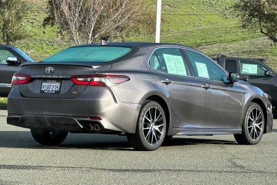 2022 Toyota Camry SE 4D Sedan