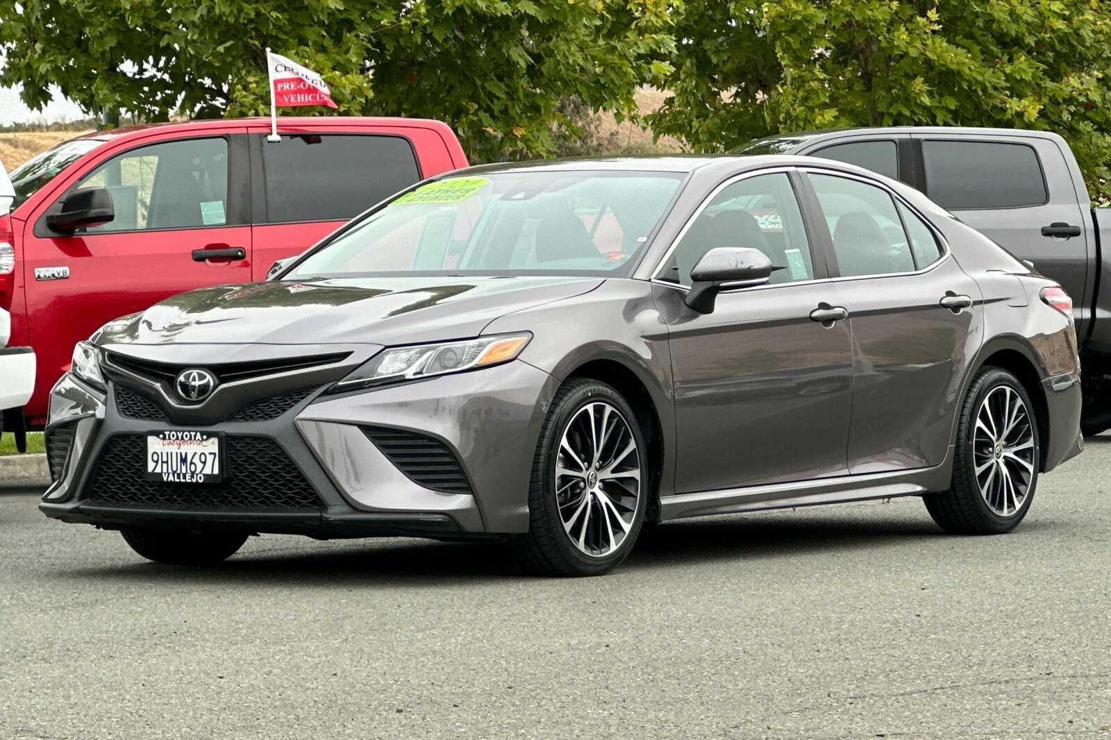 2020 Toyota Camry SE 4D Sedan