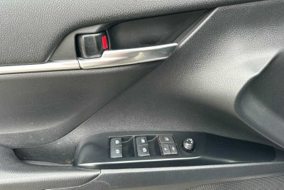 2020 Toyota Camry SE 4D Sedan