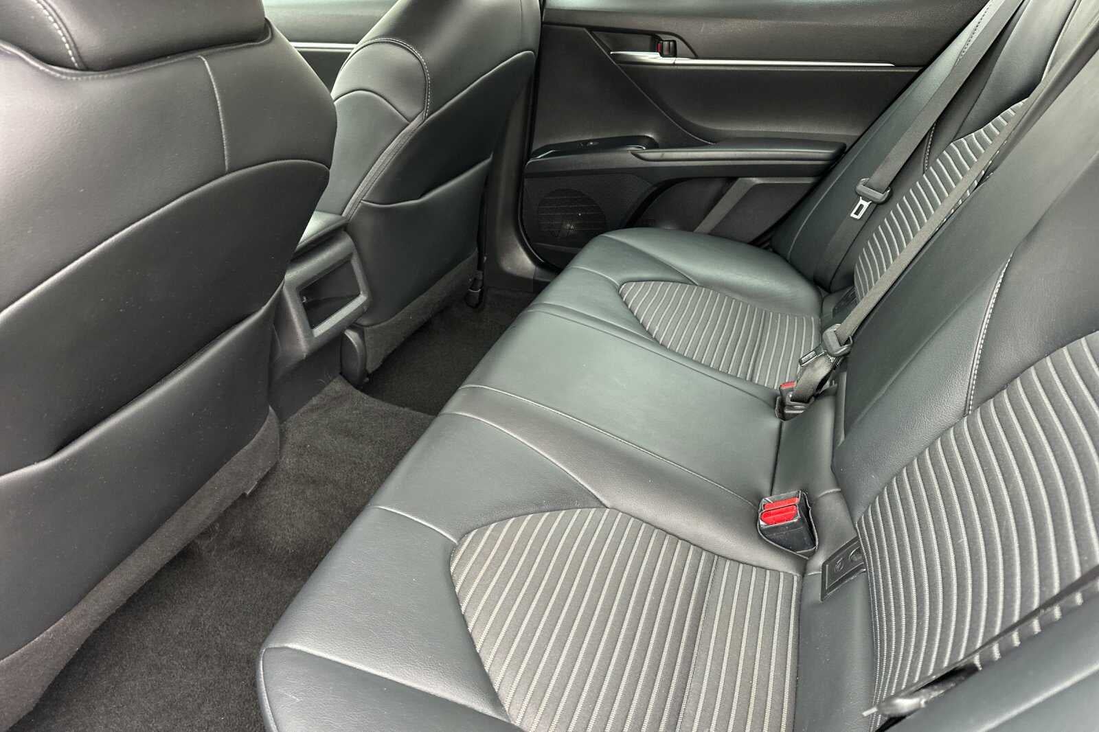 2020 Toyota Camry SE 4D Sedan