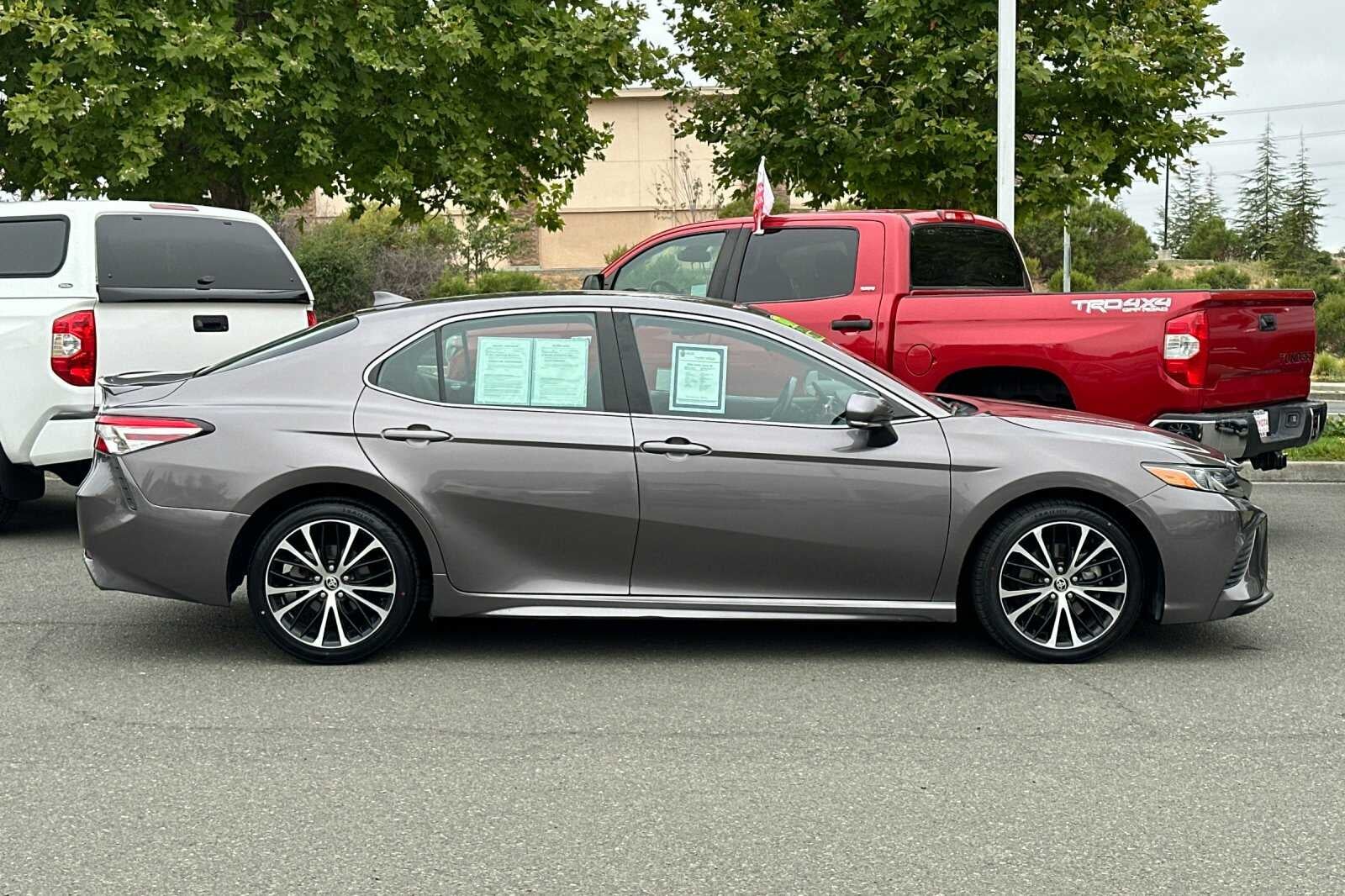 2020 Toyota Camry SE 4D Sedan