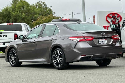 2020 Toyota Camry SE 4D Sedan