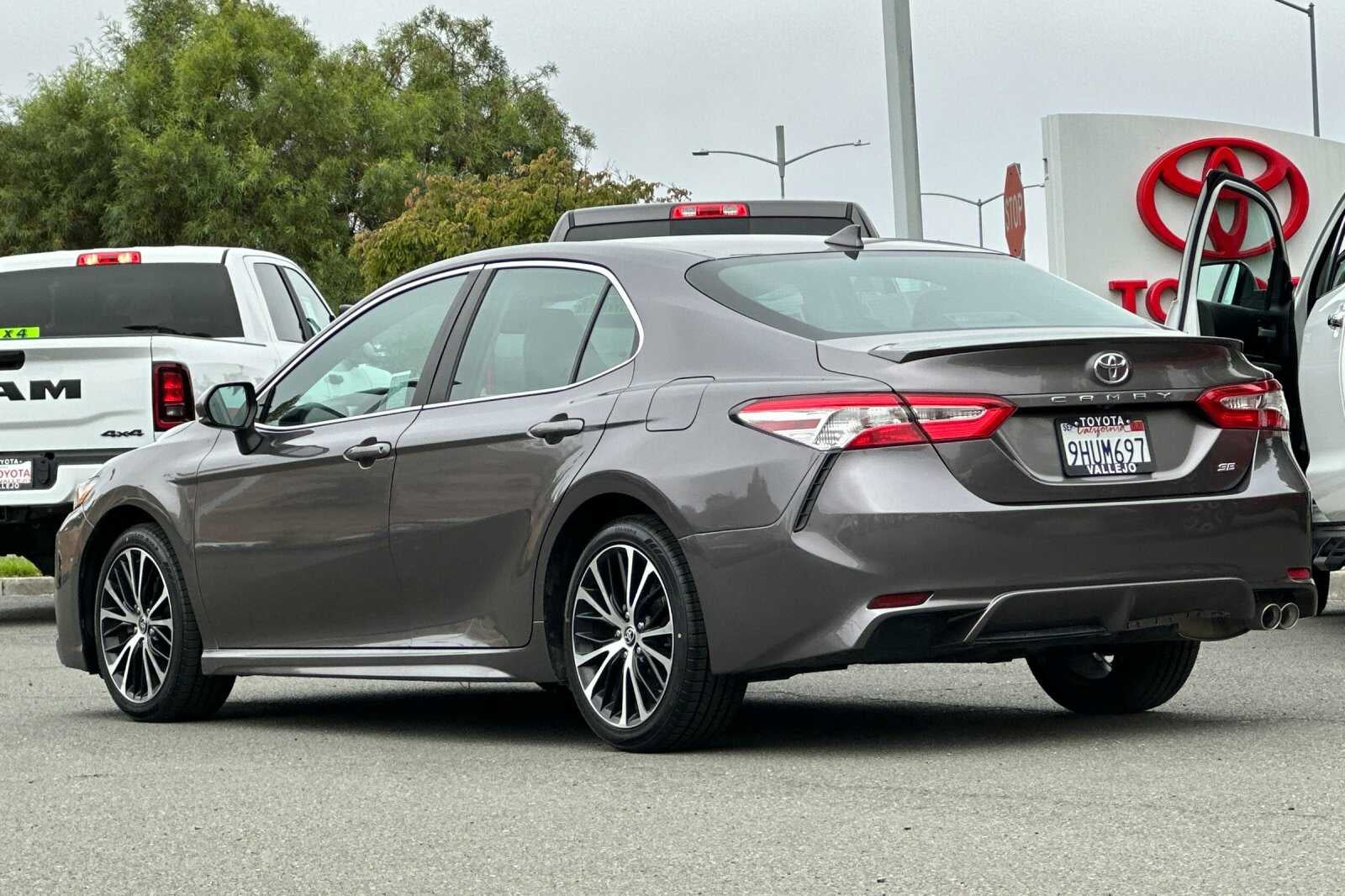 2020 Toyota Camry SE 4D Sedan
