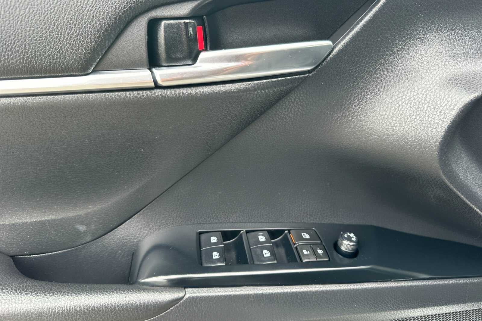 2020 Toyota Camry SE 4D Sedan