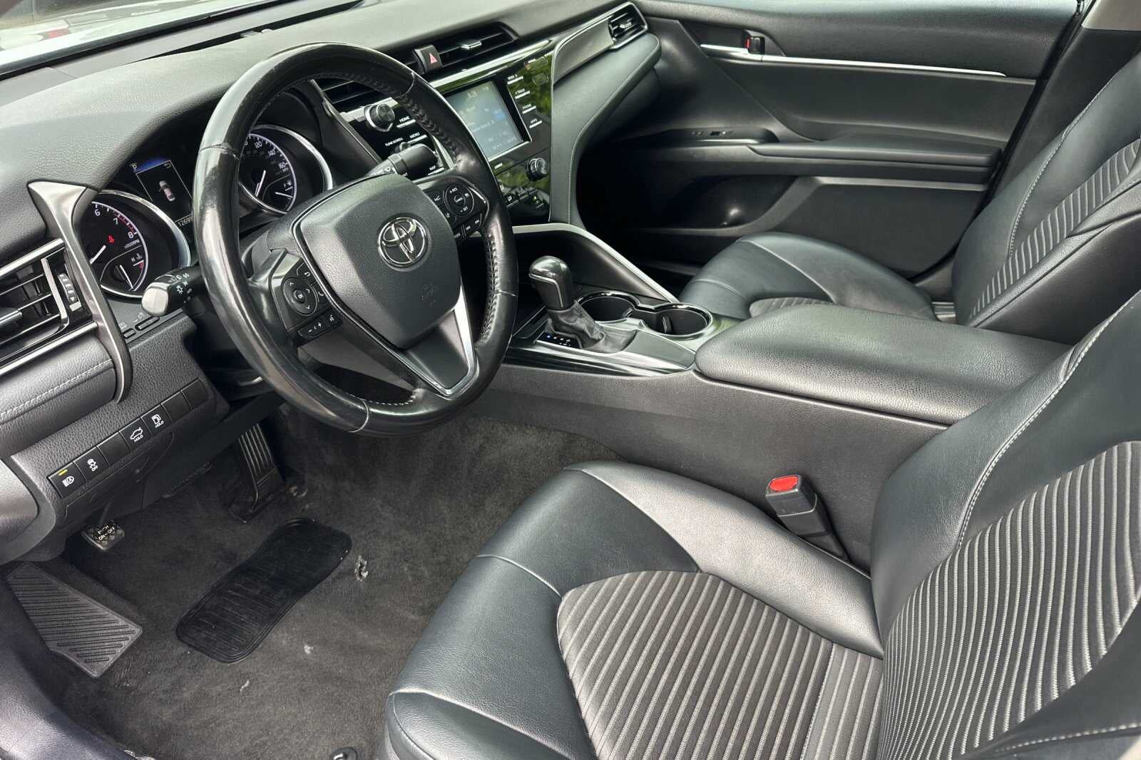 2020 Toyota Camry SE 4D Sedan