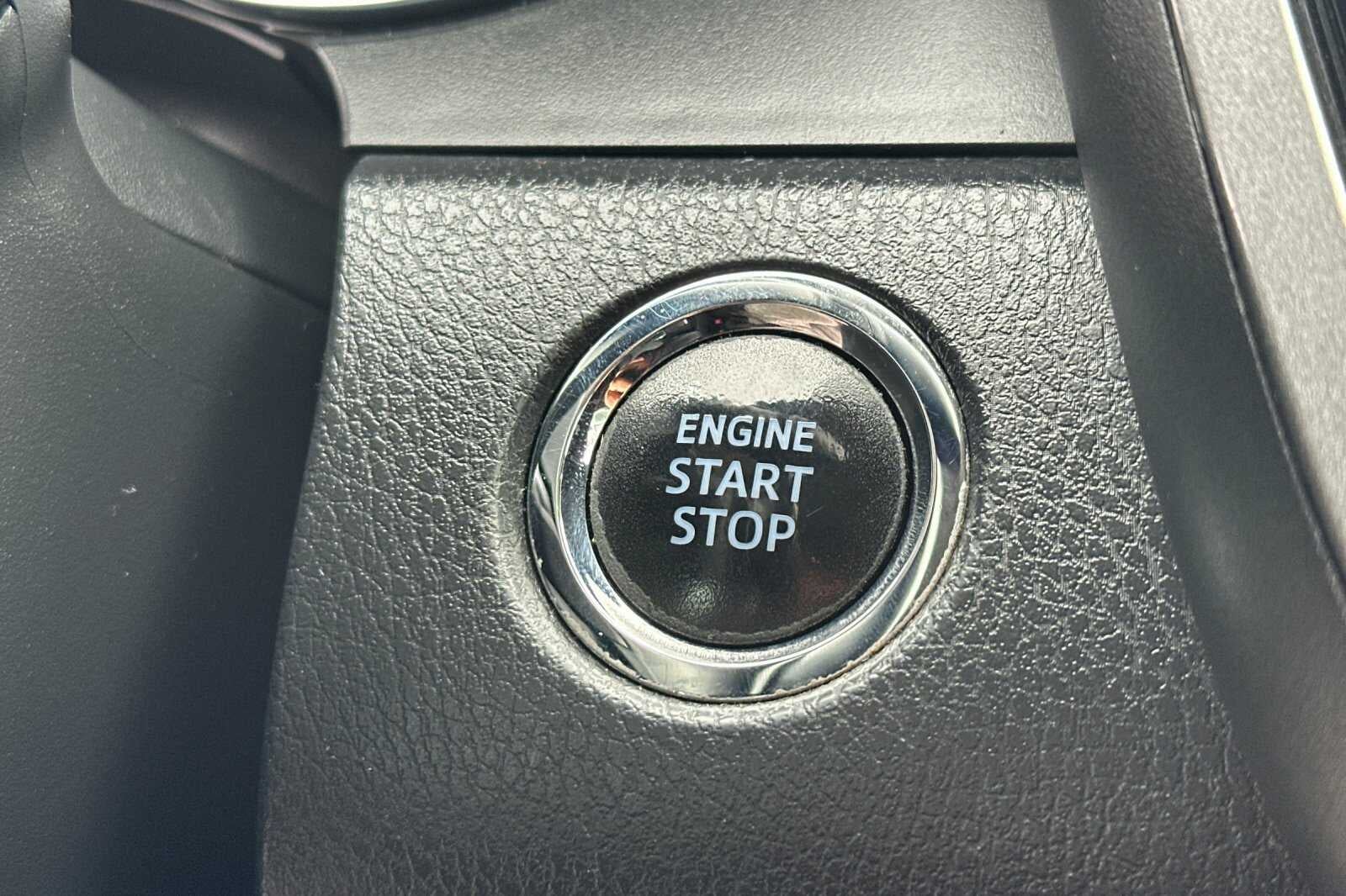 2020 Toyota Camry SE 4D Sedan