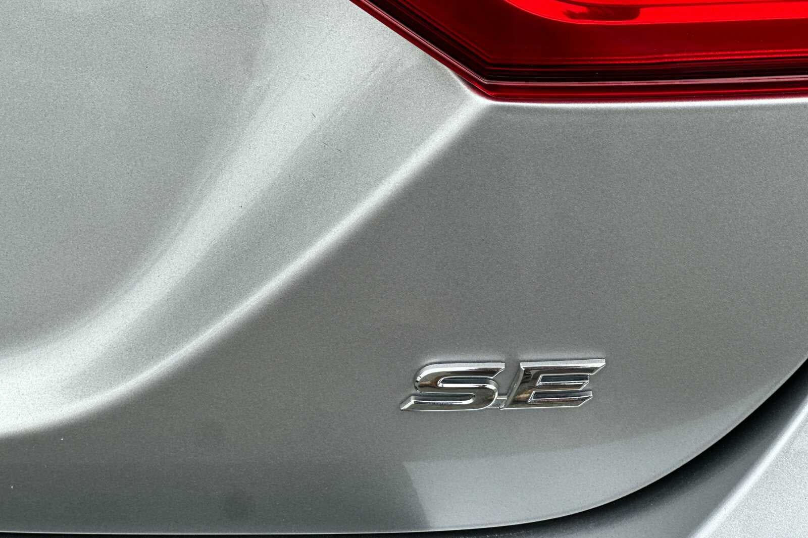 2020 Toyota Camry SE 4D Sedan