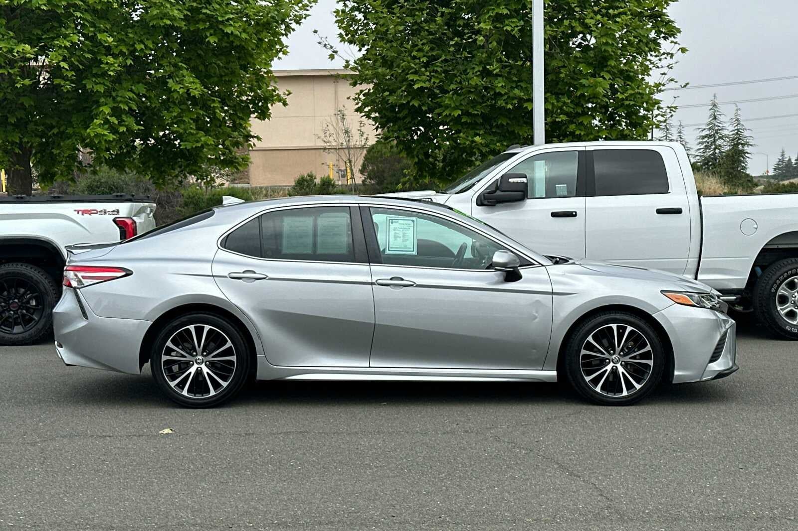2020 Toyota Camry SE 4D Sedan