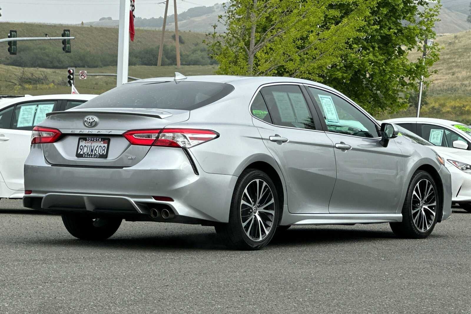 2020 Toyota Camry SE 4D Sedan