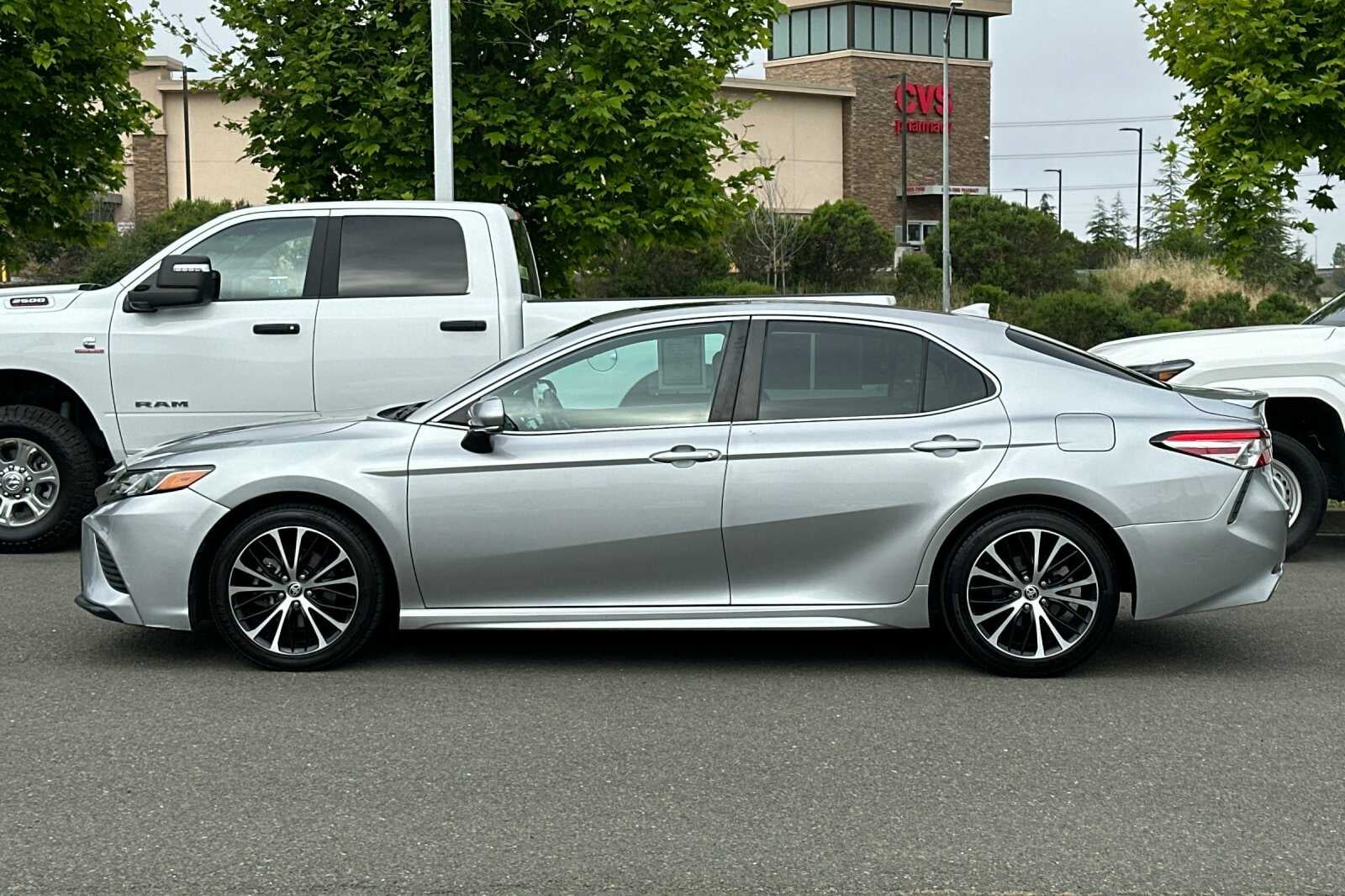 2020 Toyota Camry SE 4D Sedan