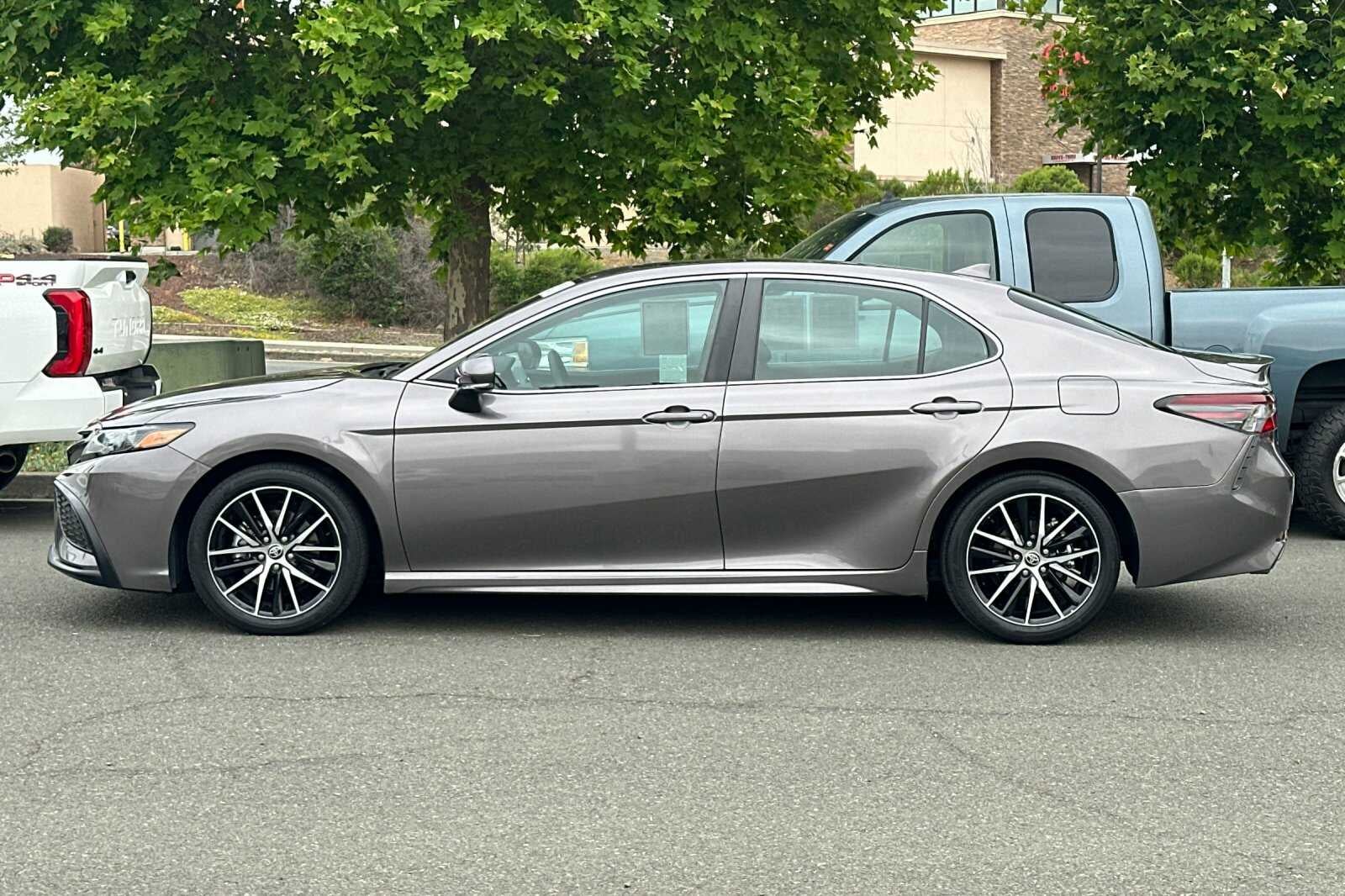 2024 Toyota Camry Hybrid SE 4D Sedan