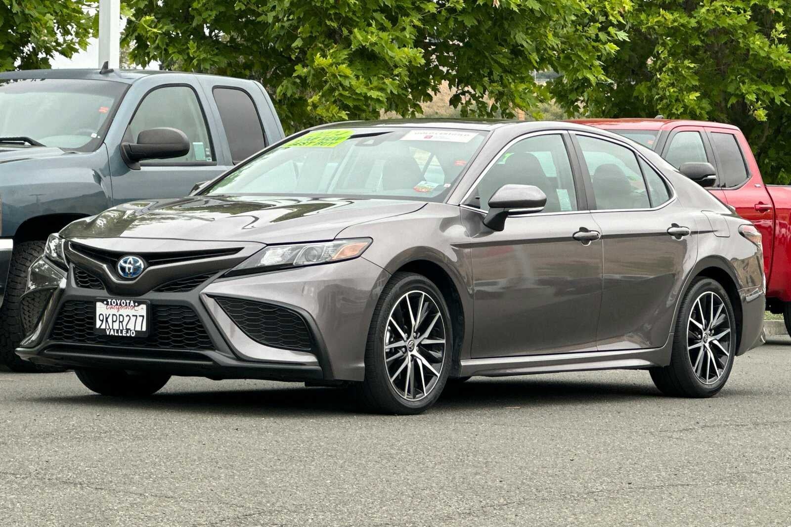 2024 Toyota Camry Hybrid SE 4D Sedan