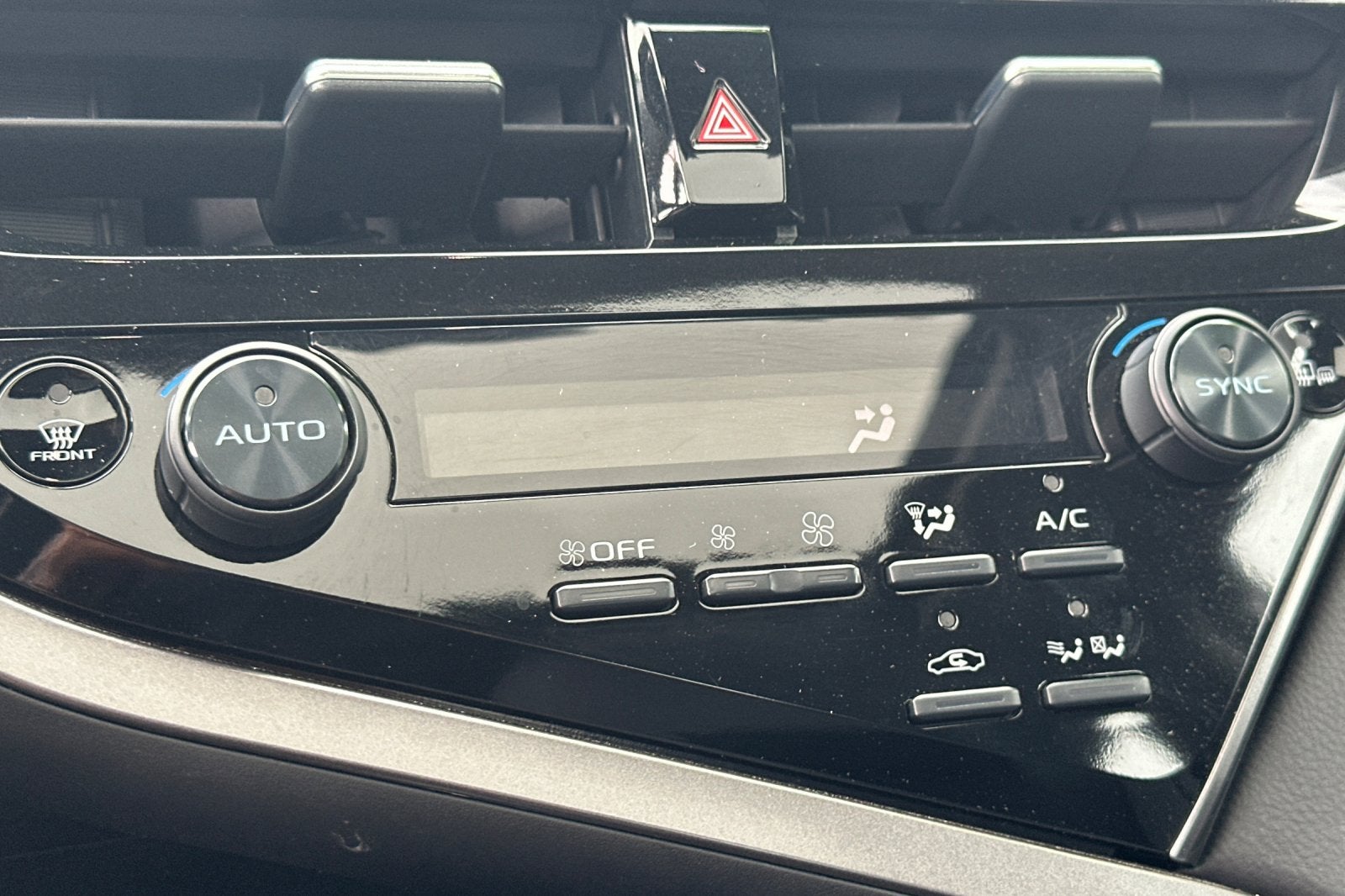 2024 Toyota Camry Hybrid SE 4D Sedan