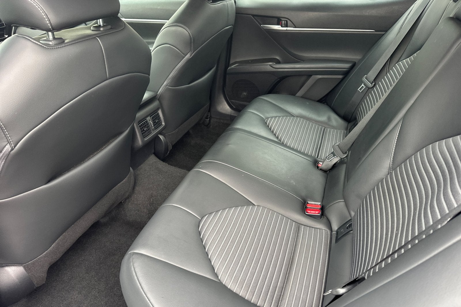 2024 Toyota Camry Hybrid SE 4D Sedan