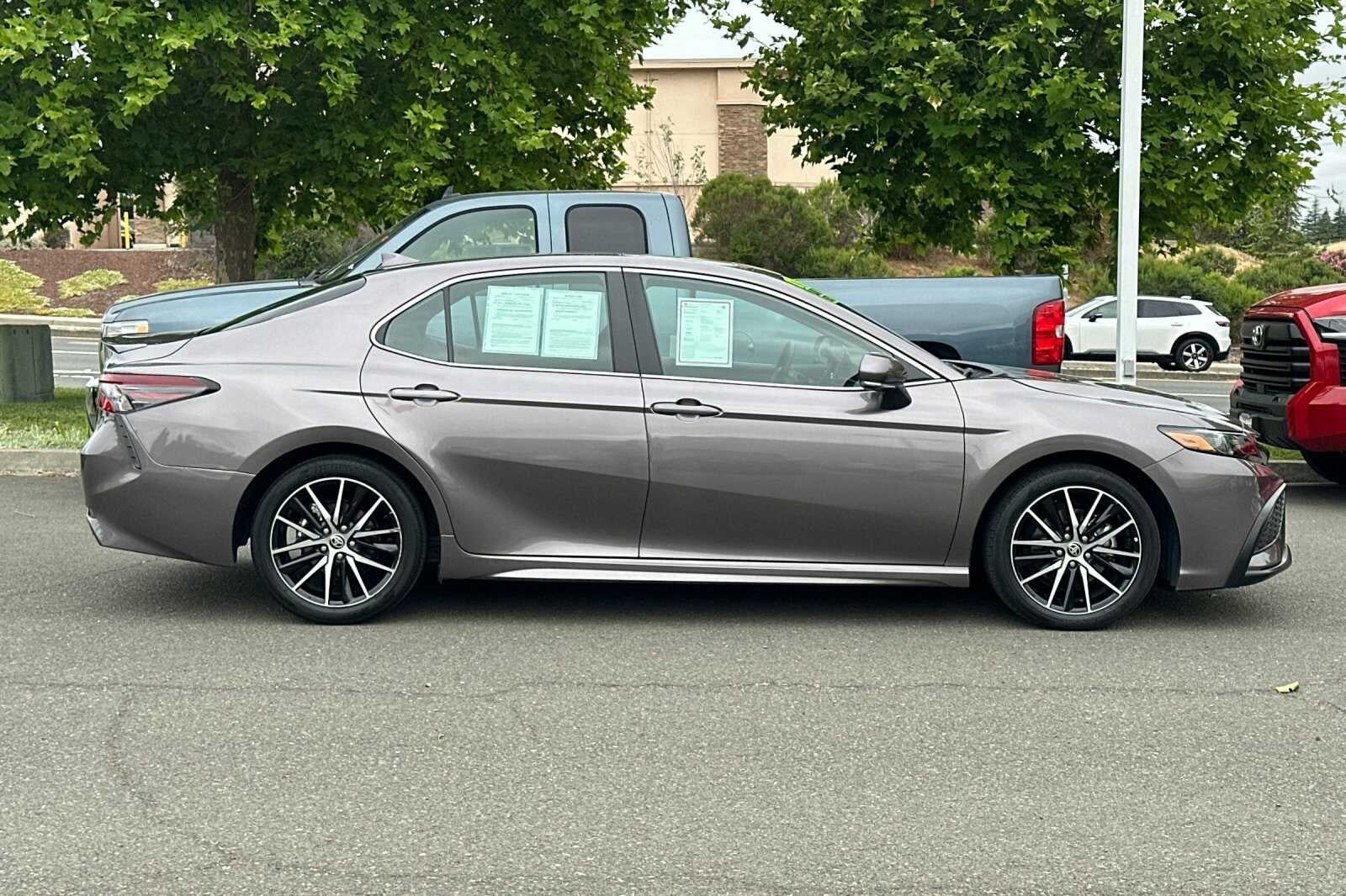 2024 Toyota Camry Hybrid SE 4D Sedan
