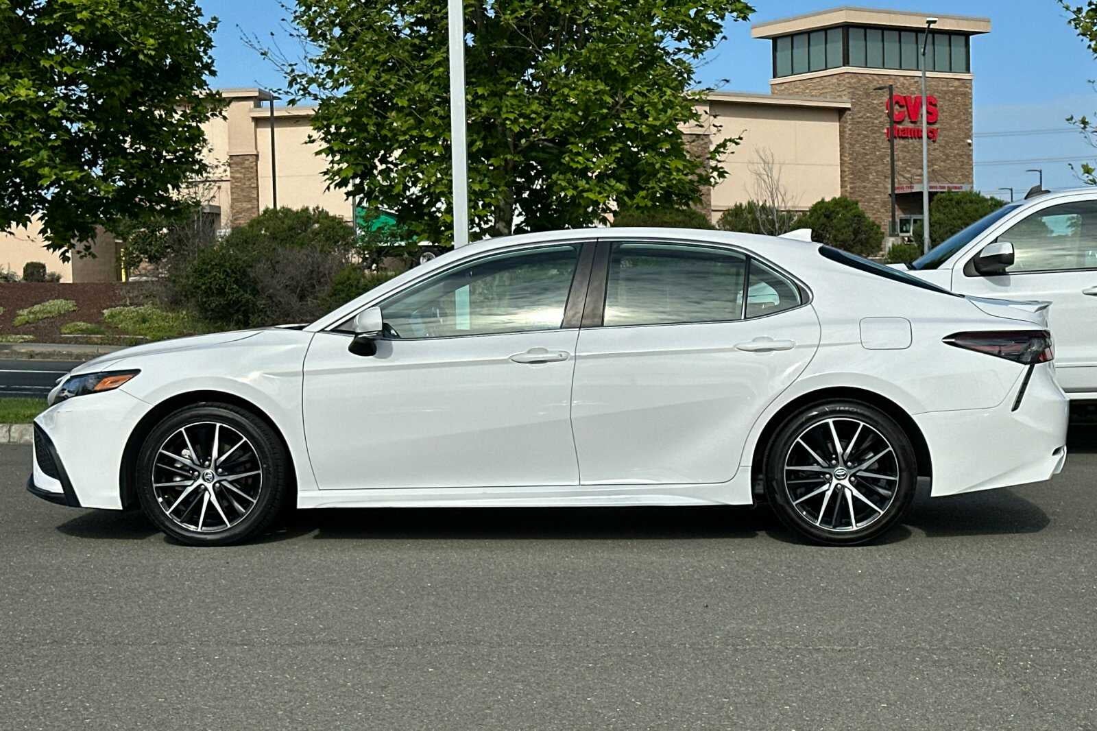2023 Toyota Camry SE 4D Sedan