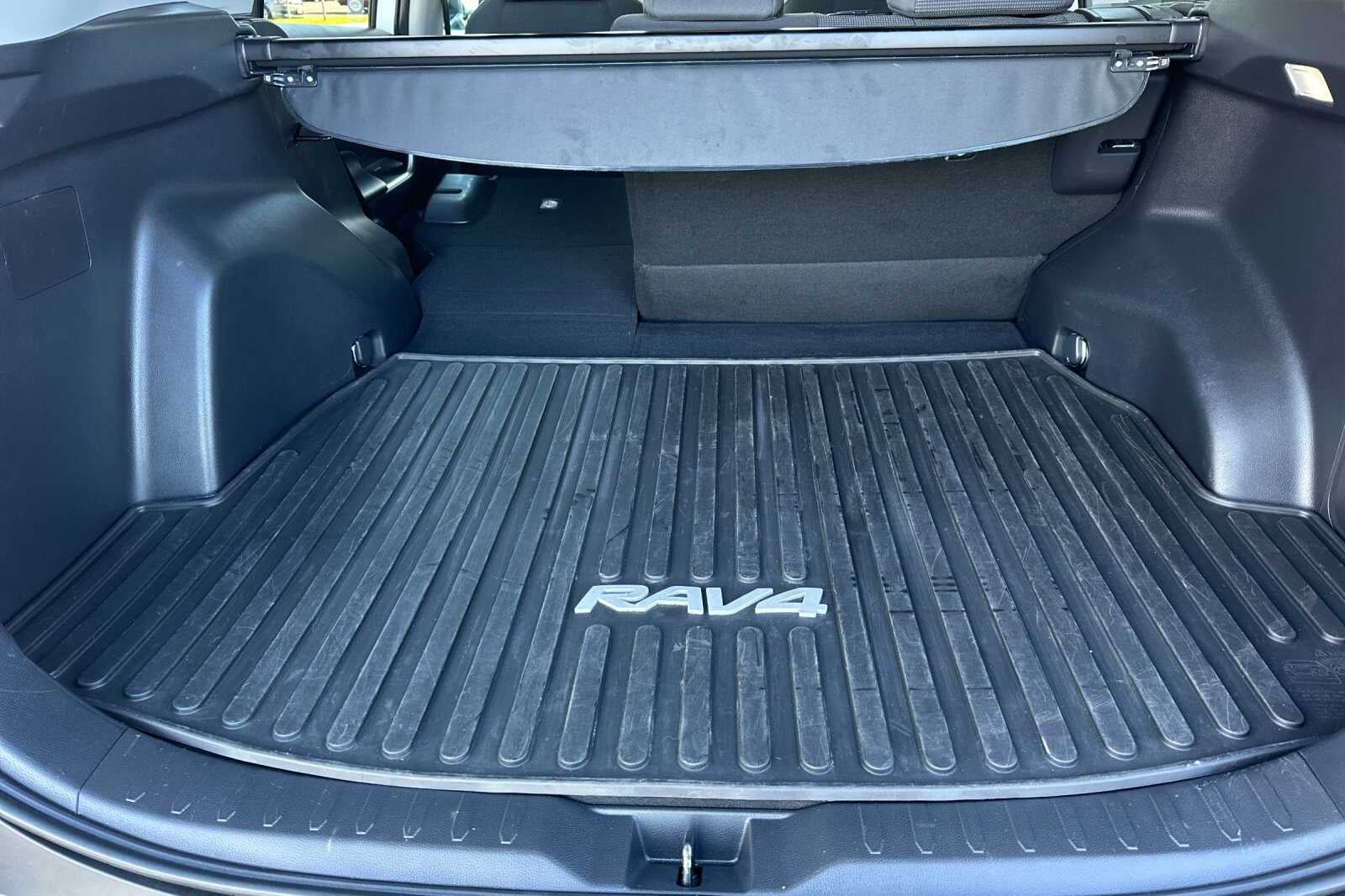 2023 Toyota RAV4 Hybrid LE