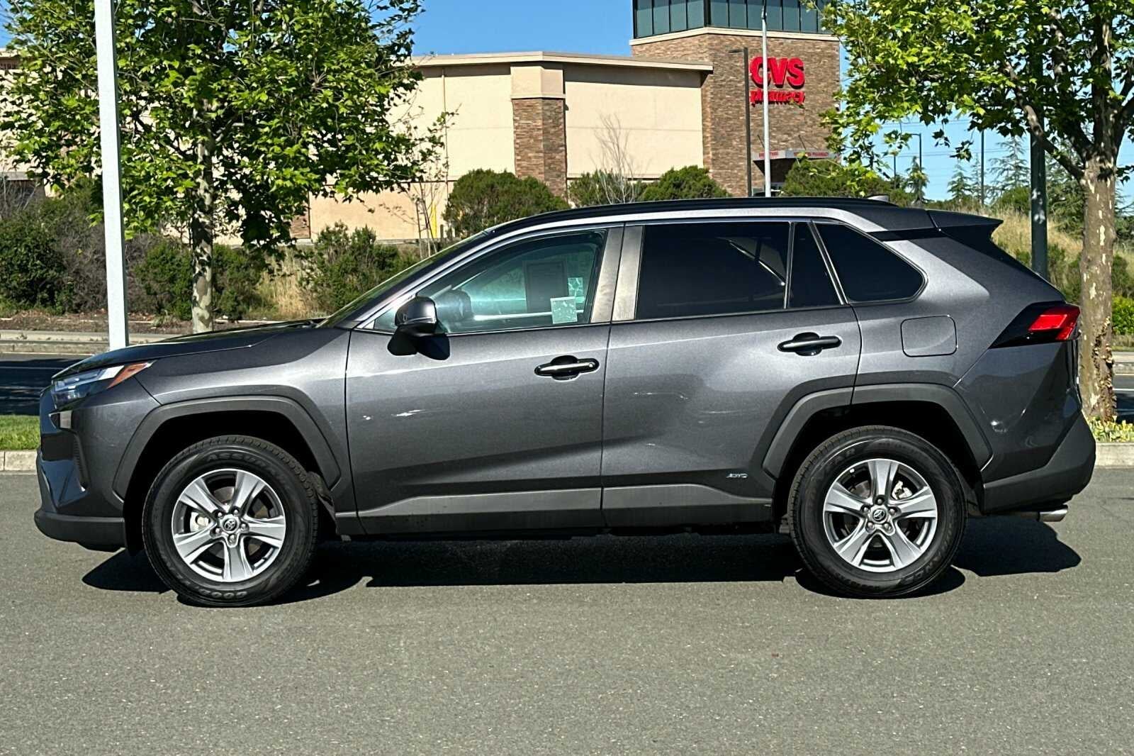 2022 Toyota RAV4 Hybrid XLE