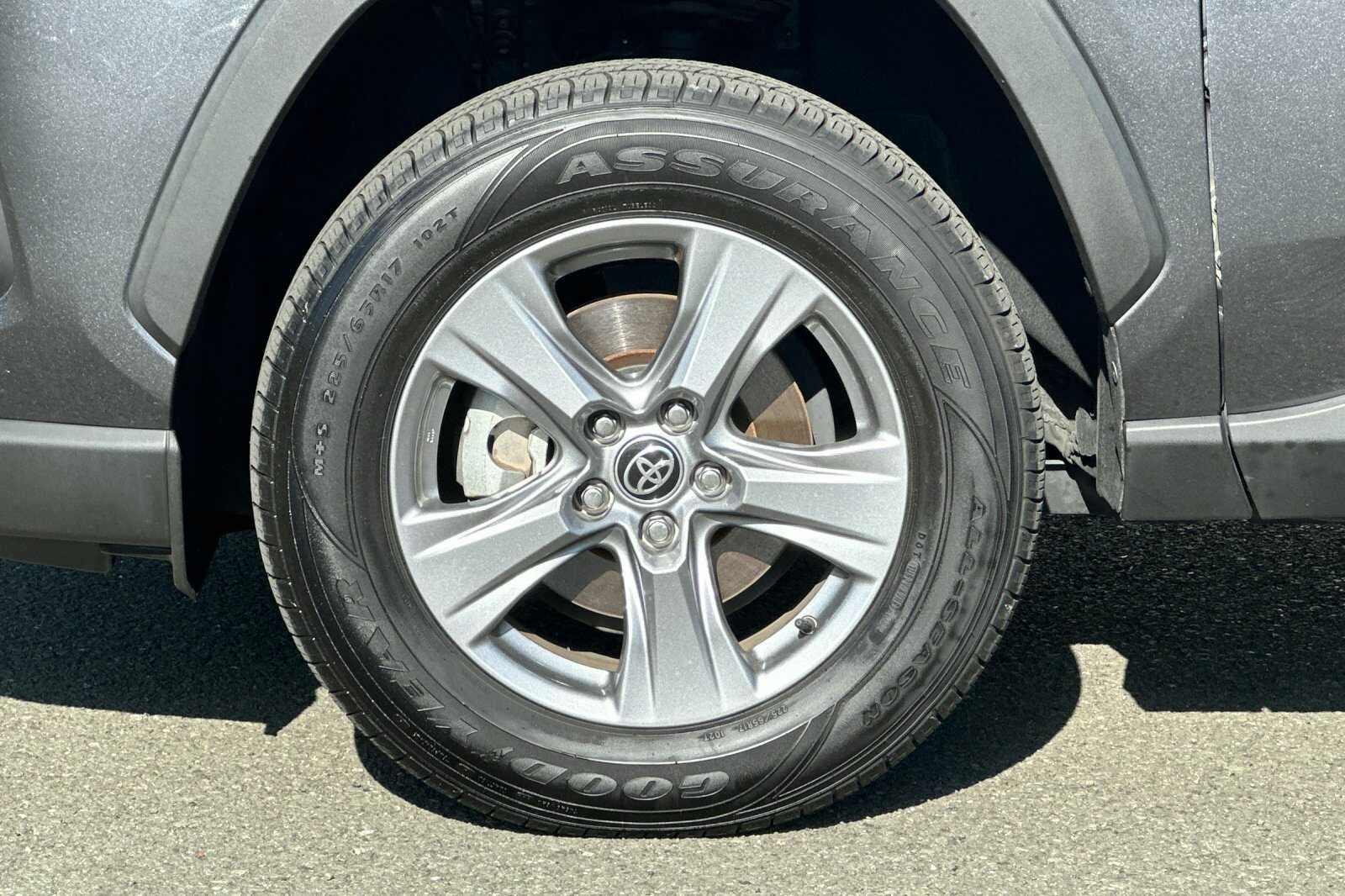 2022 Toyota RAV4 Hybrid XLE