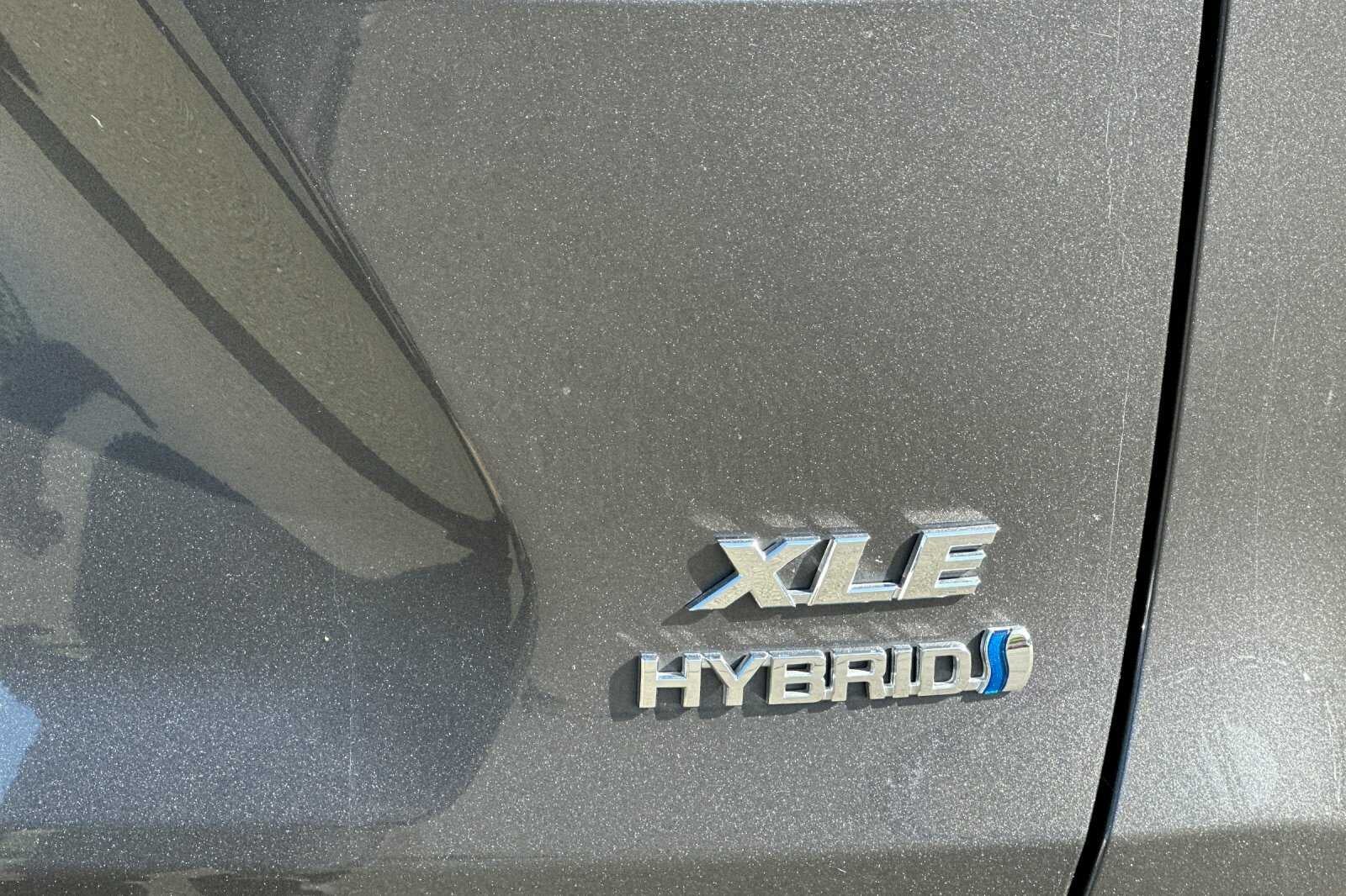 2022 Toyota RAV4 Hybrid XLE