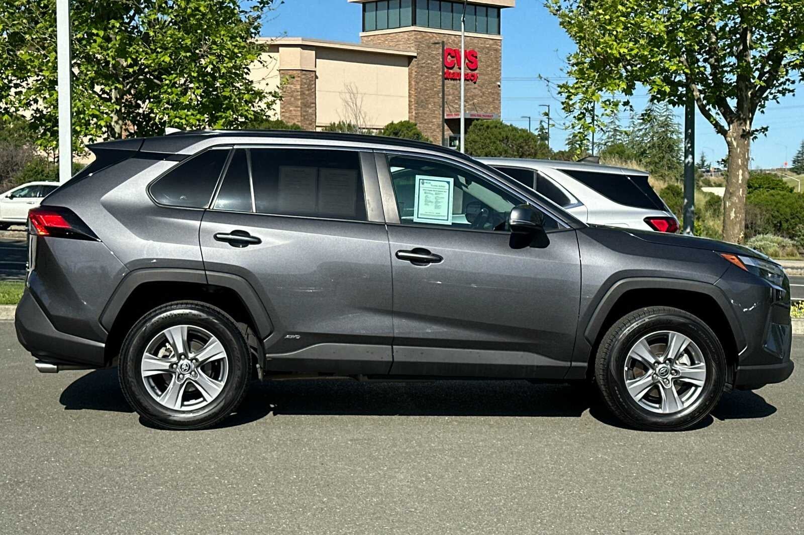 2022 Toyota RAV4 Hybrid XLE